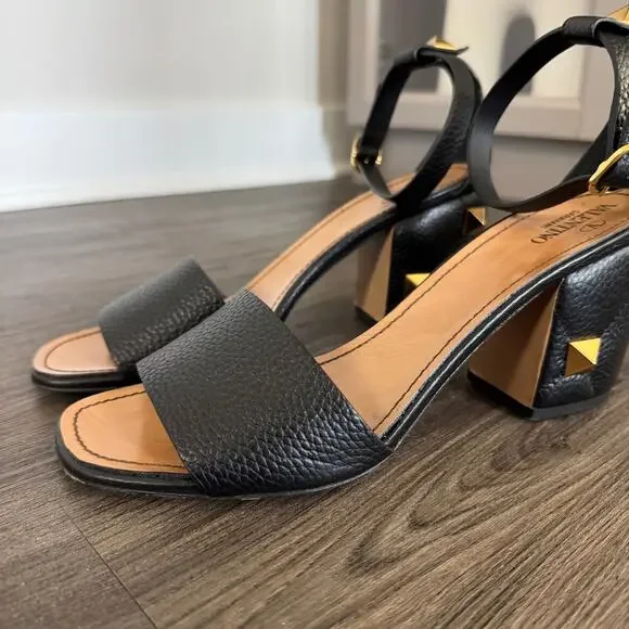 Valentino Garavani Black Leather Gold Studded Sandals 41 Grained Block Heels
